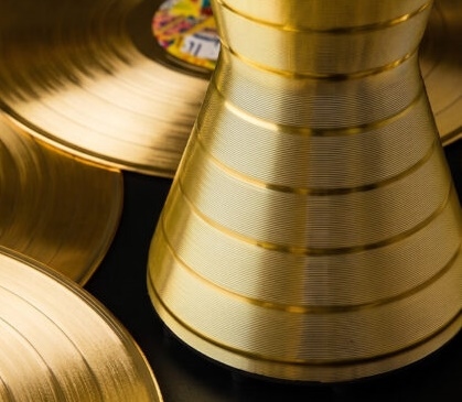 Mathmos Astro Vinyl Lavalamp Goud - Violet met Oranje lava